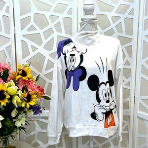 Disney white sweatshirt 🪸